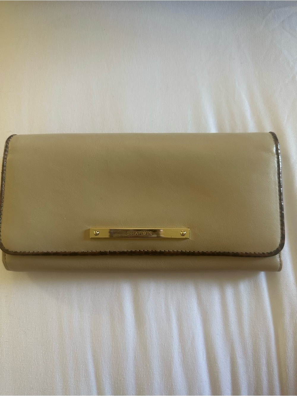 NWOT Brahmin Cream Leather Continental Wallet with Gold-Tone Accent 7.5’ x 4’